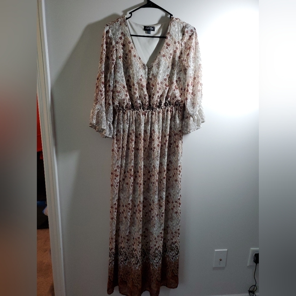 Elegant Floral Maxi Dress With Fun Sleeves And Vneck
